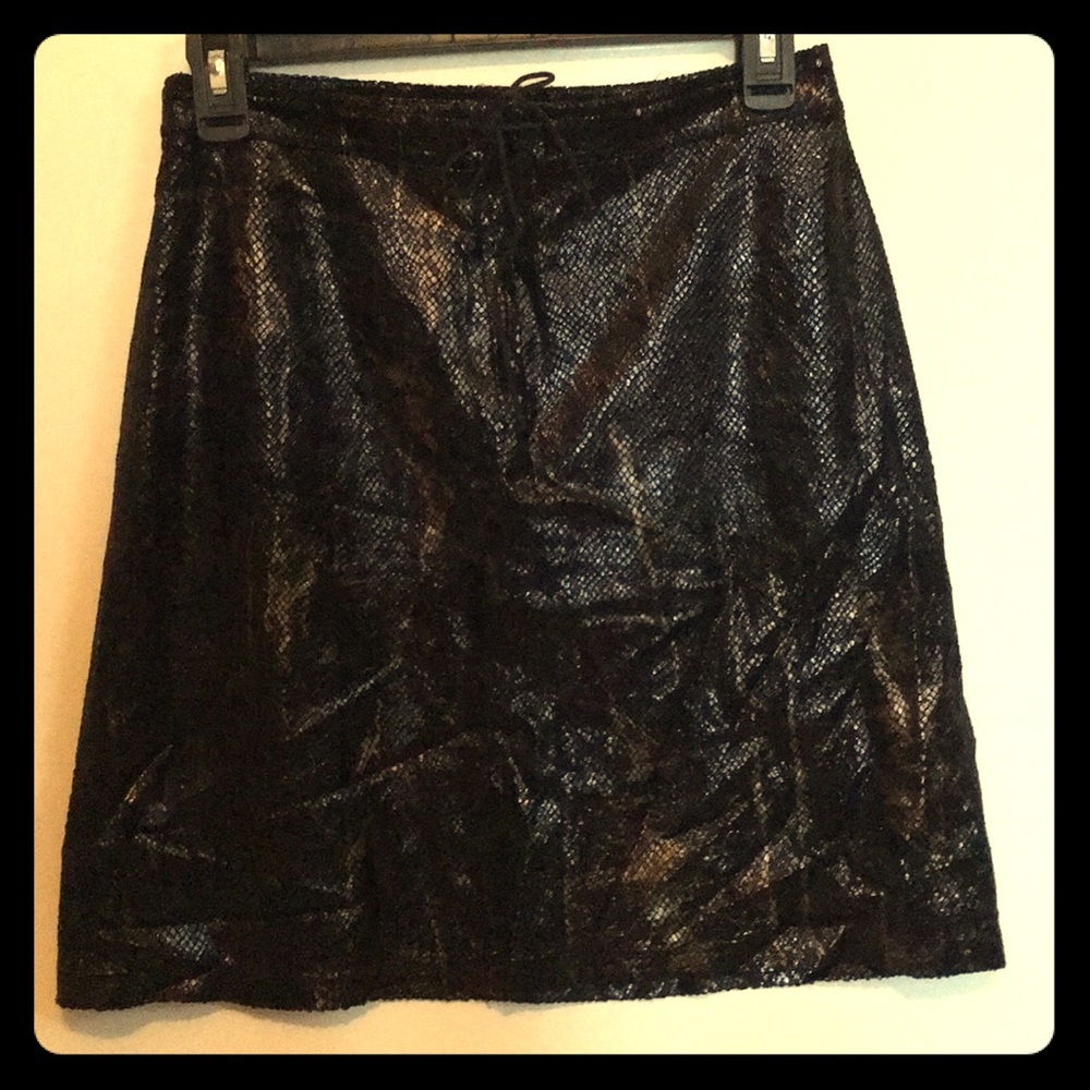 Betsey Johnson Snakeskin print size petite skirt.